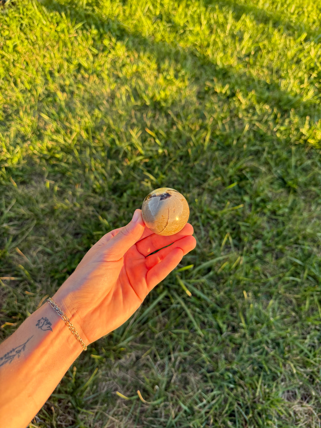 Septarian sphere (UV reactive)