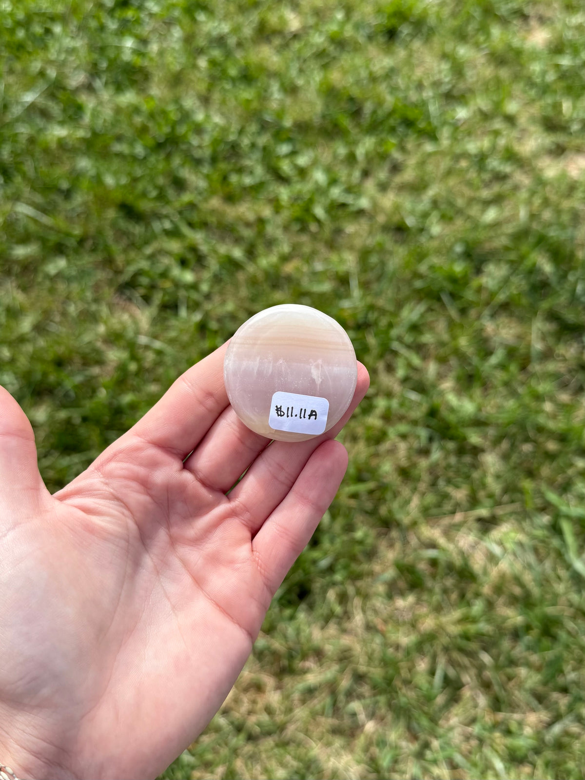 Medium pink banded onyx round flat