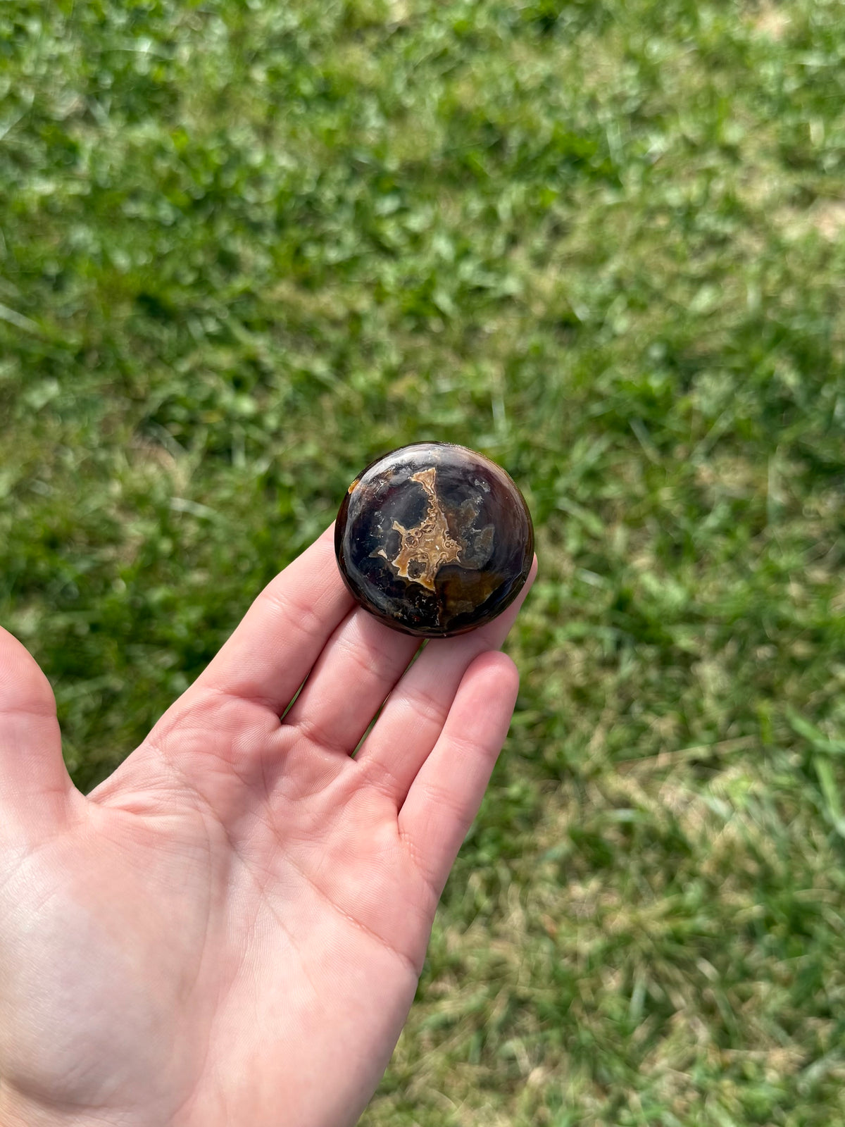 Medium chocolate calcite round flats