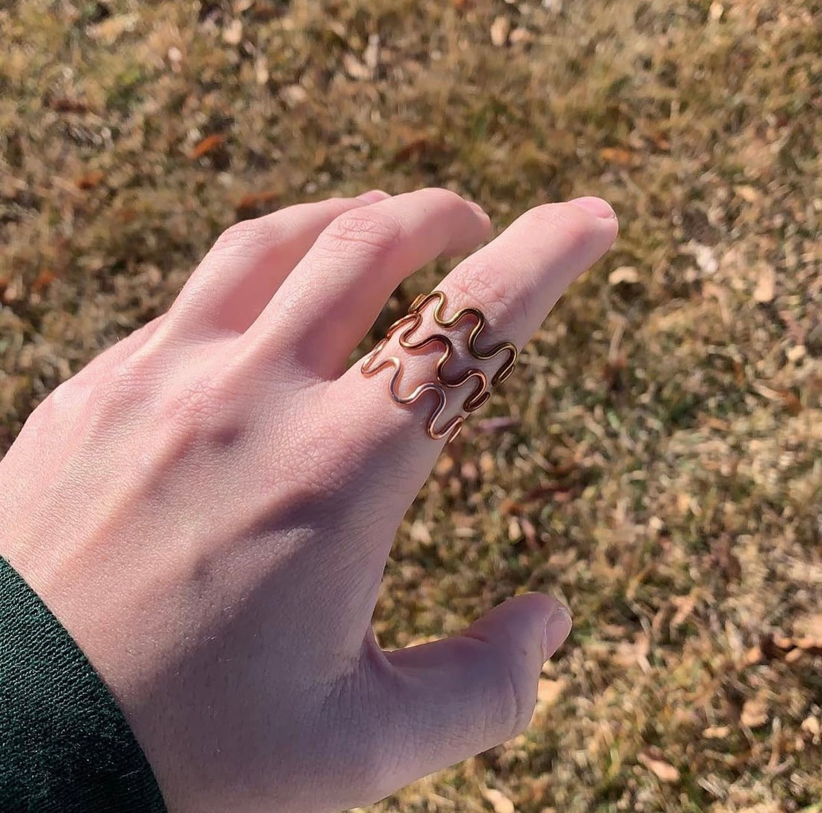 Wavy ring