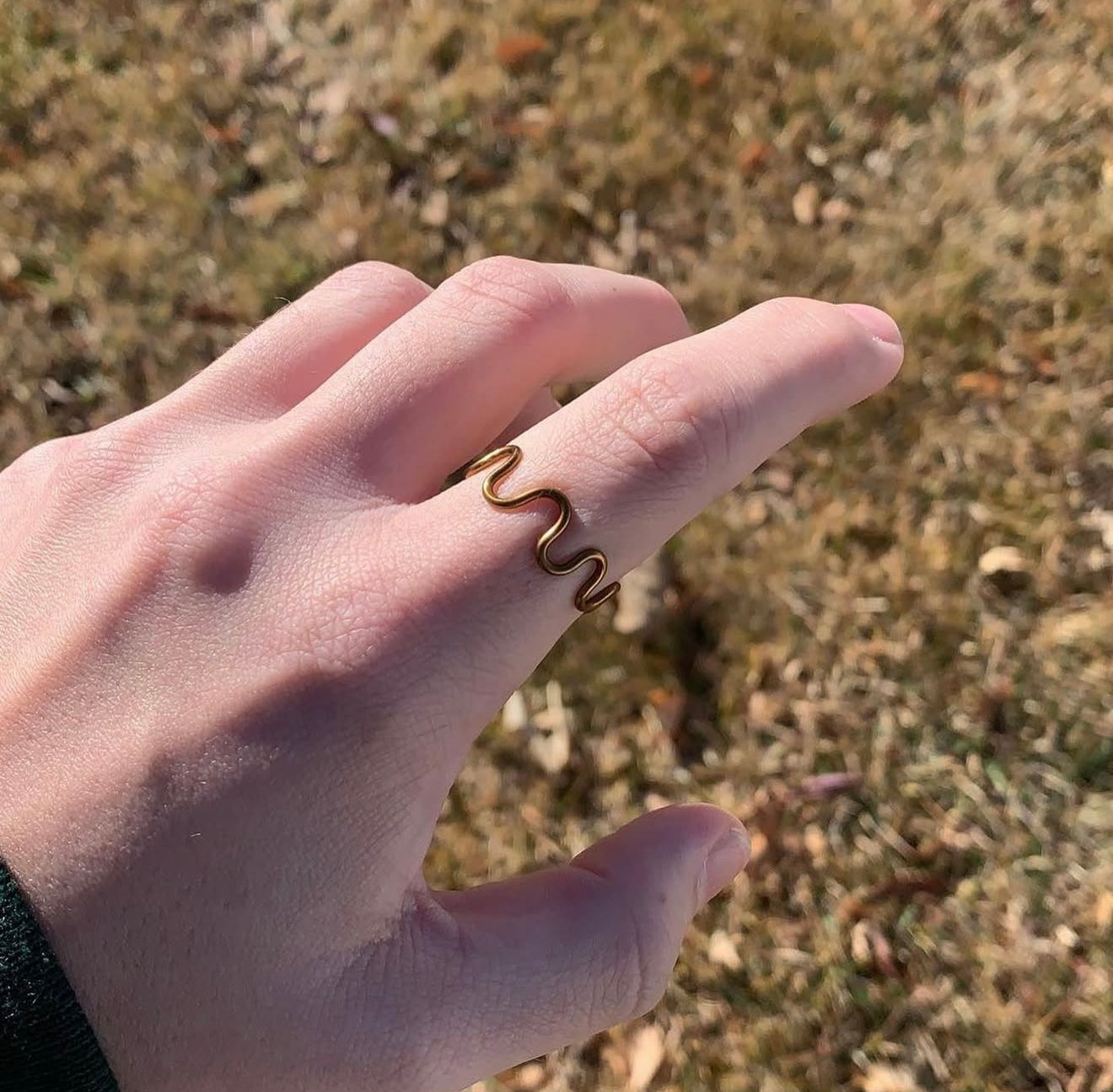 Wavy ring