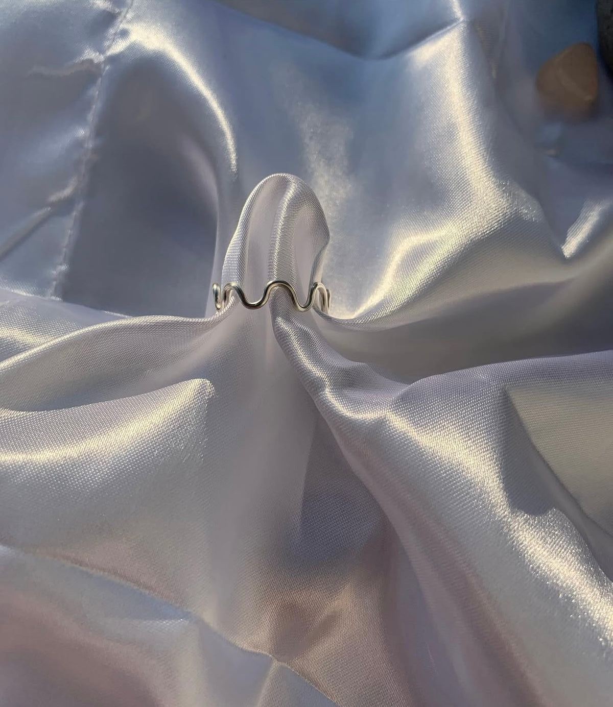 Wavy ring