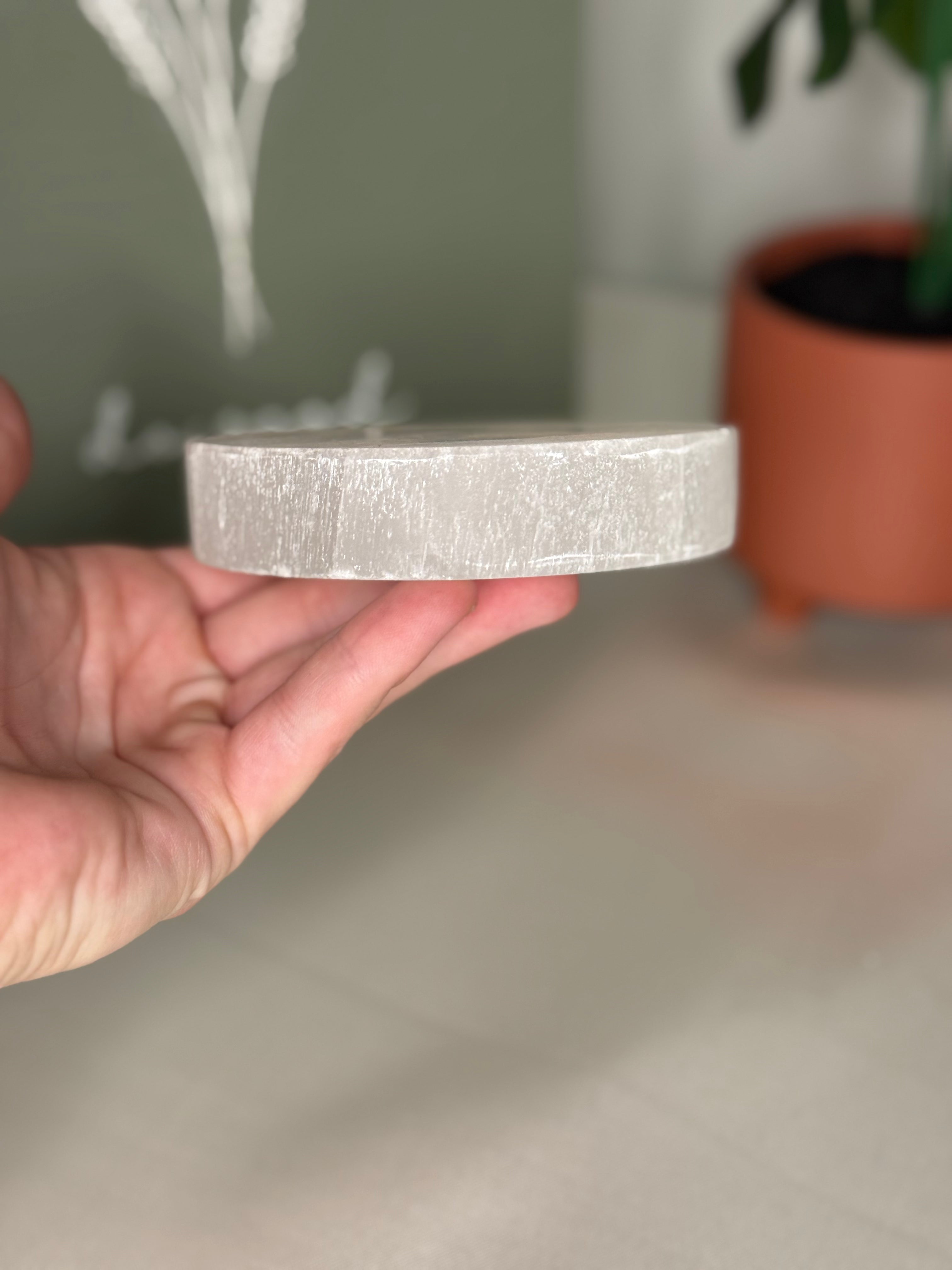 Small selenite charging plate
