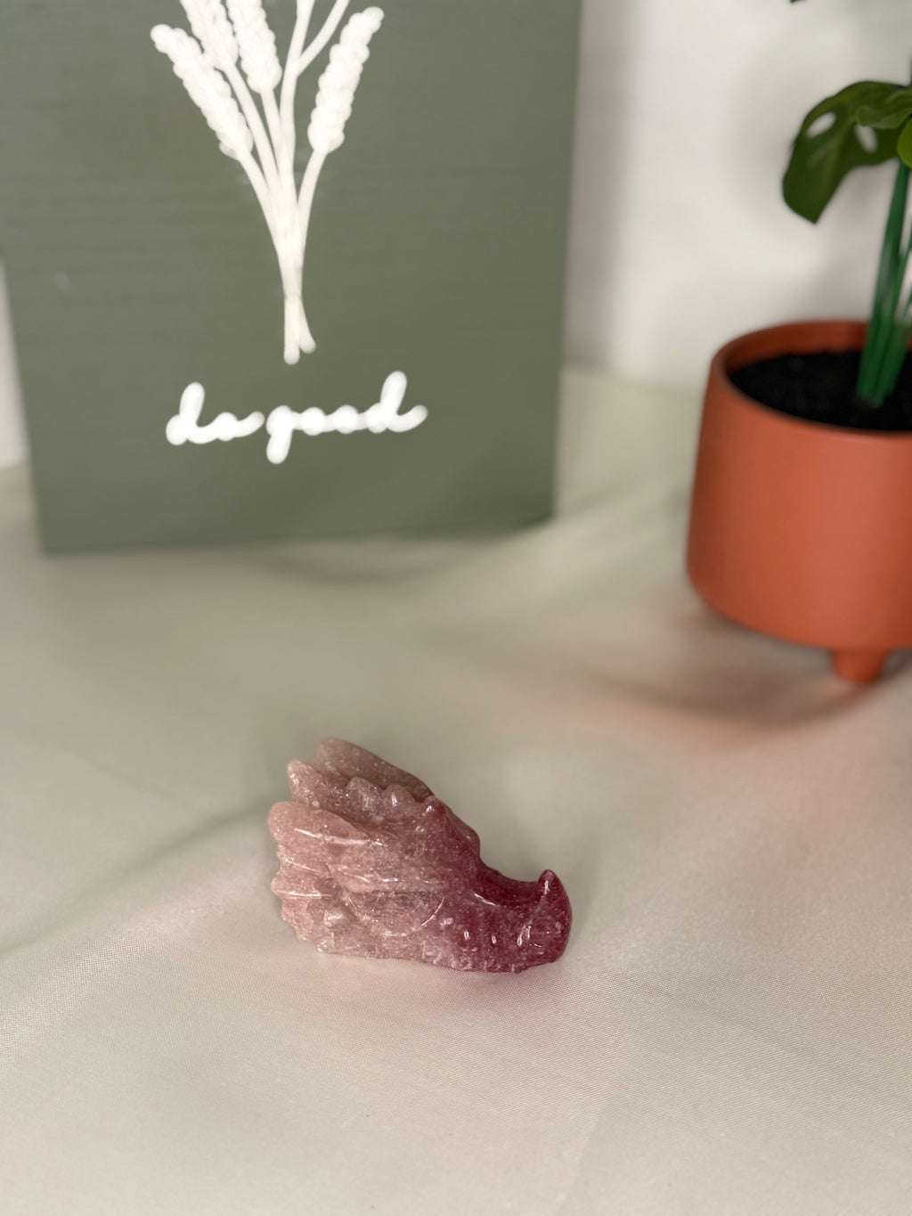 Strawberry quartz dragon head