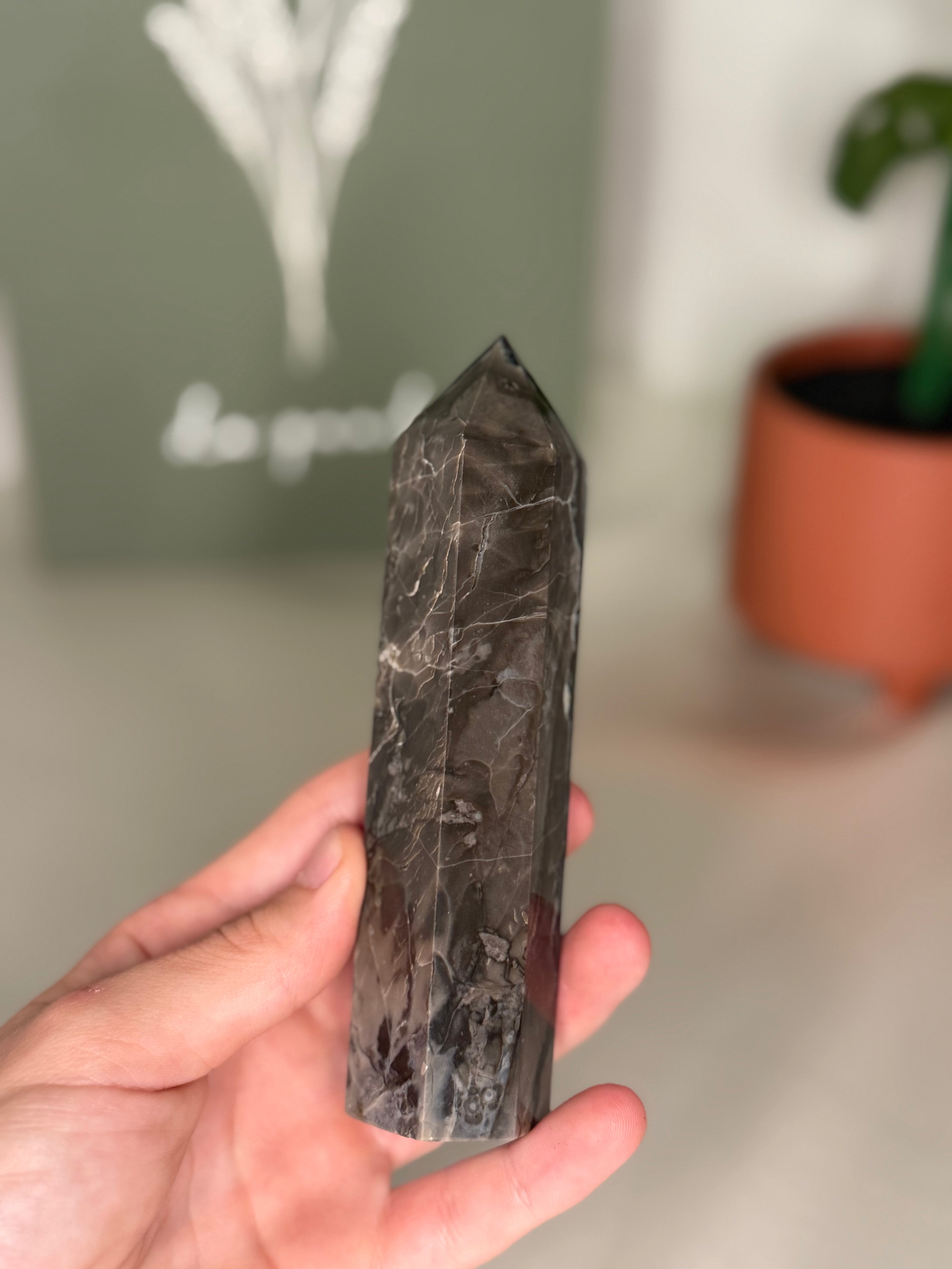 Volcano agate tower (uv reactive)