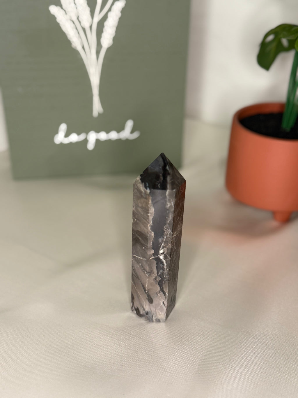 Volcano agate tower (uv reactive)