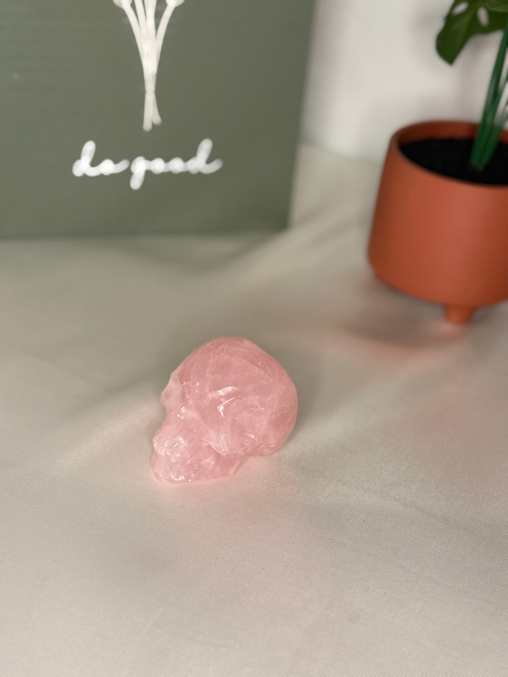 Rose quartz skull