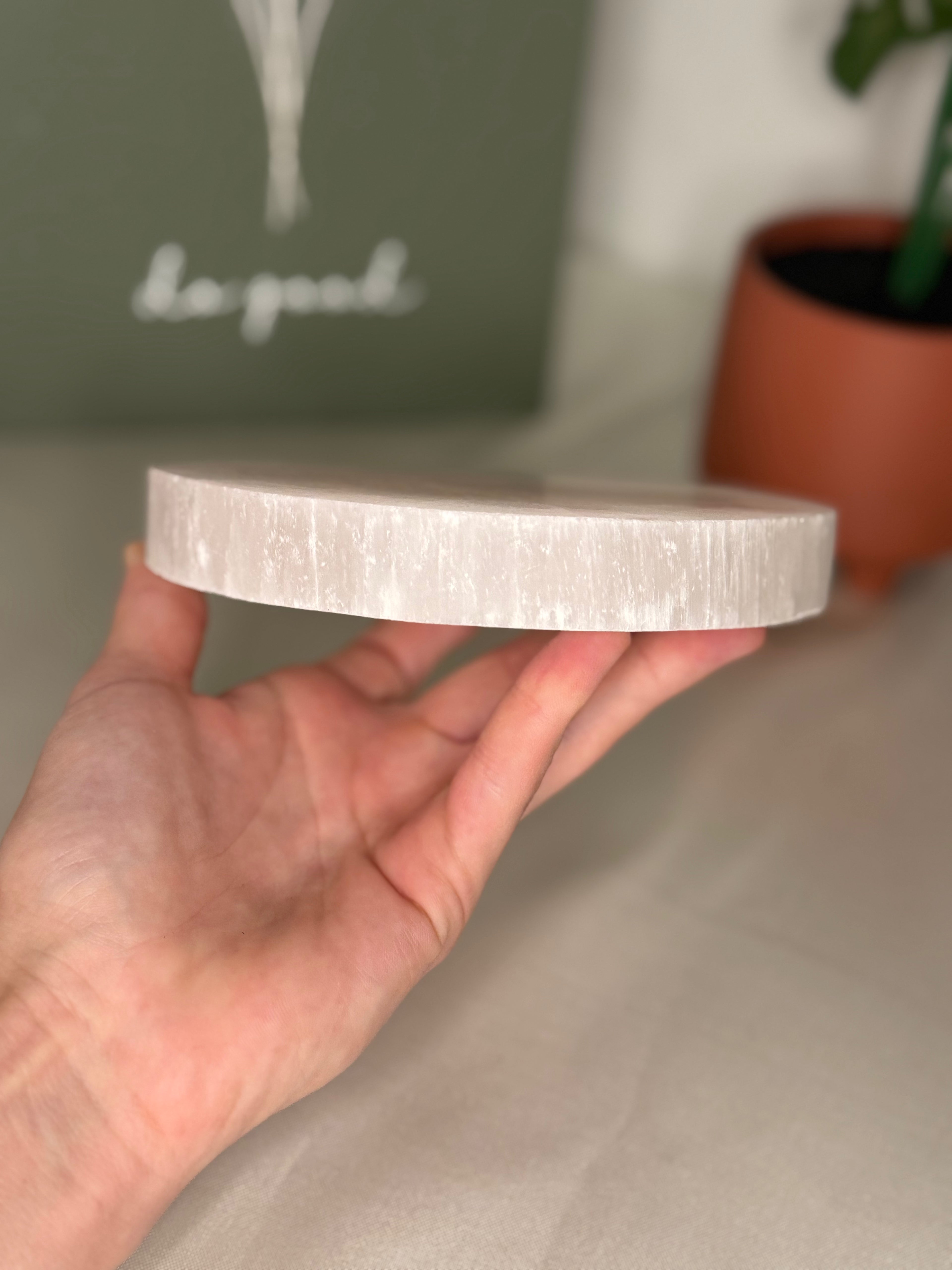 Selenite charging plate