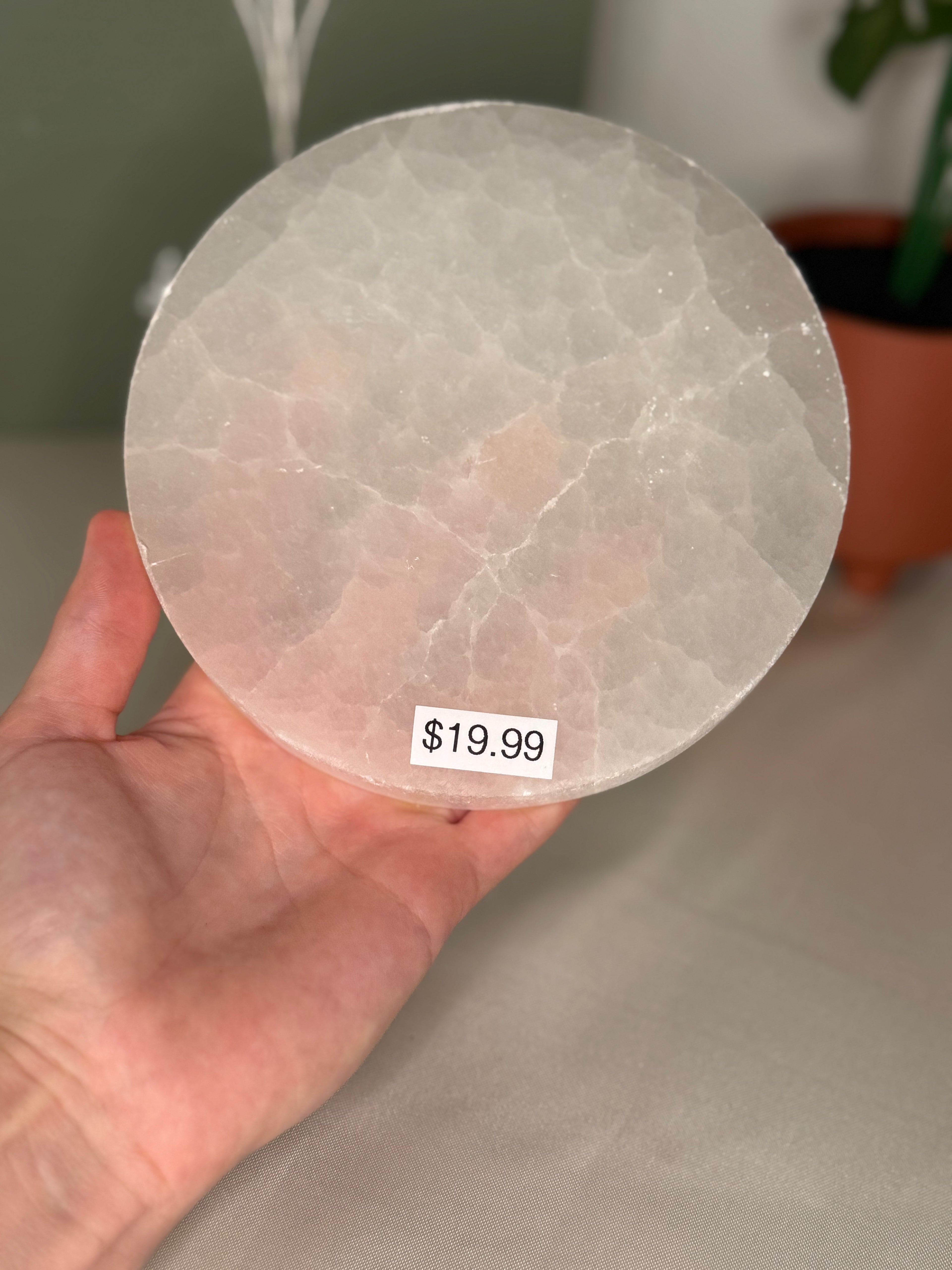 Selenite charging plate