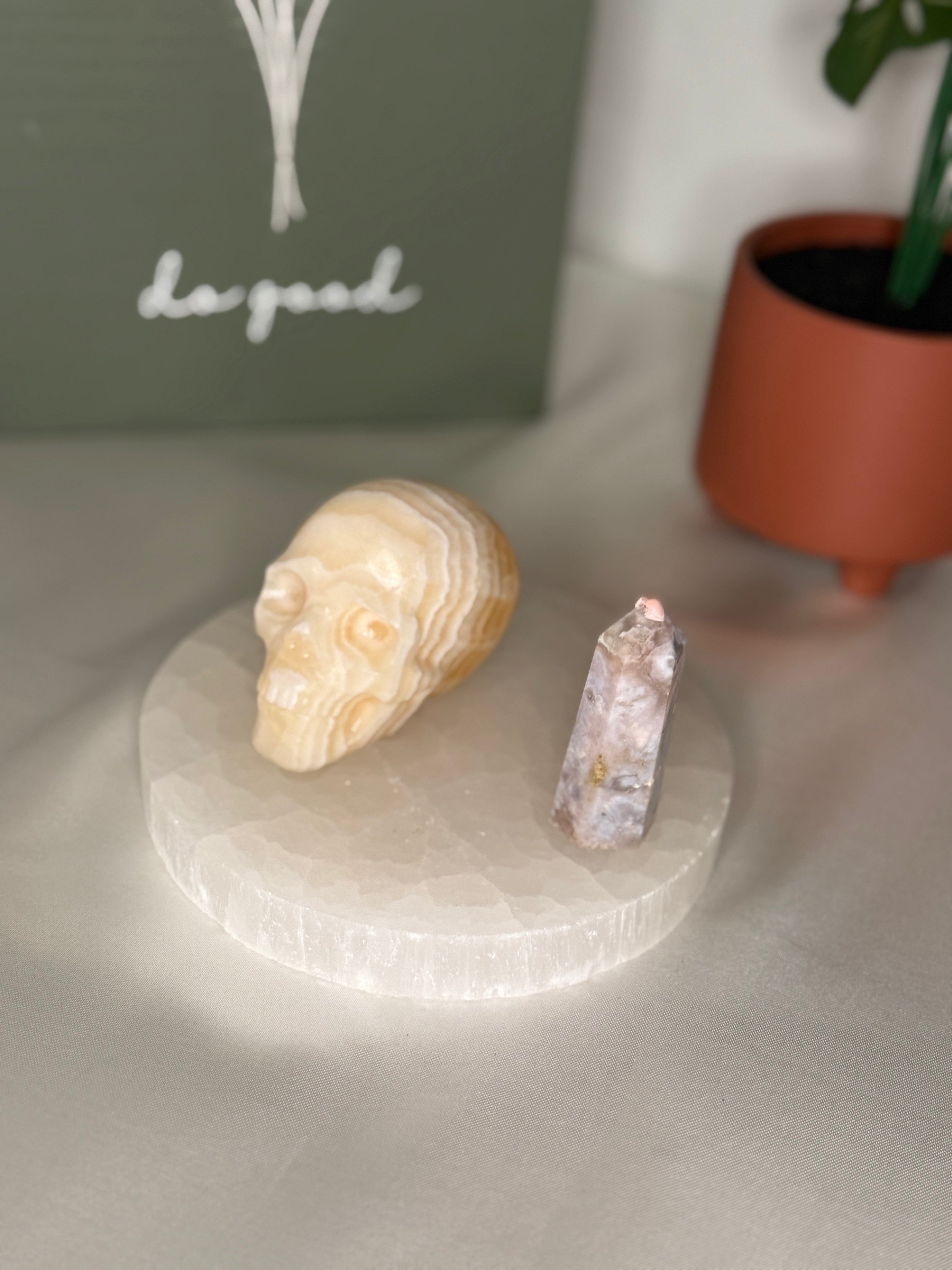 Selenite charging plate