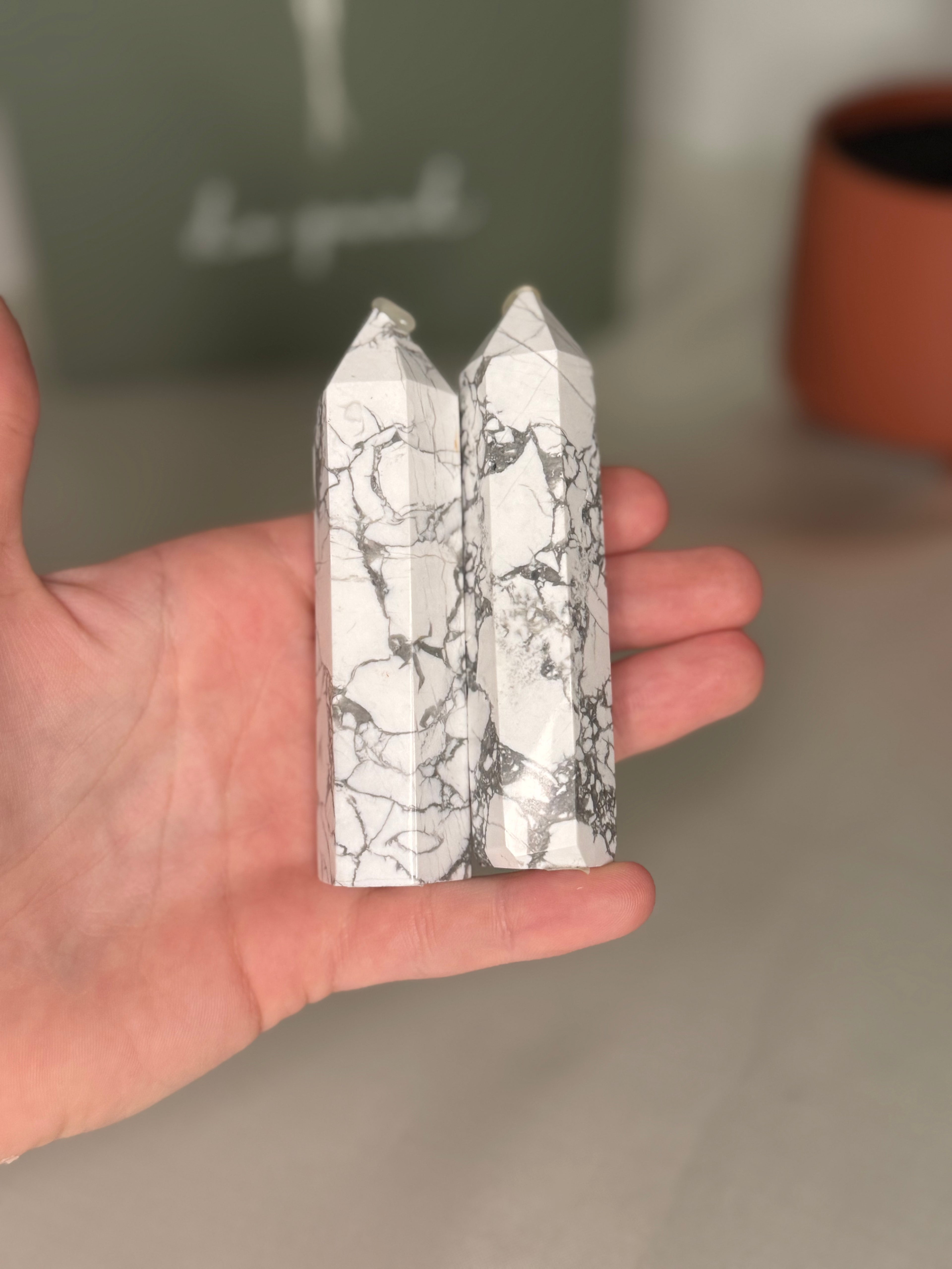 Howlite towers