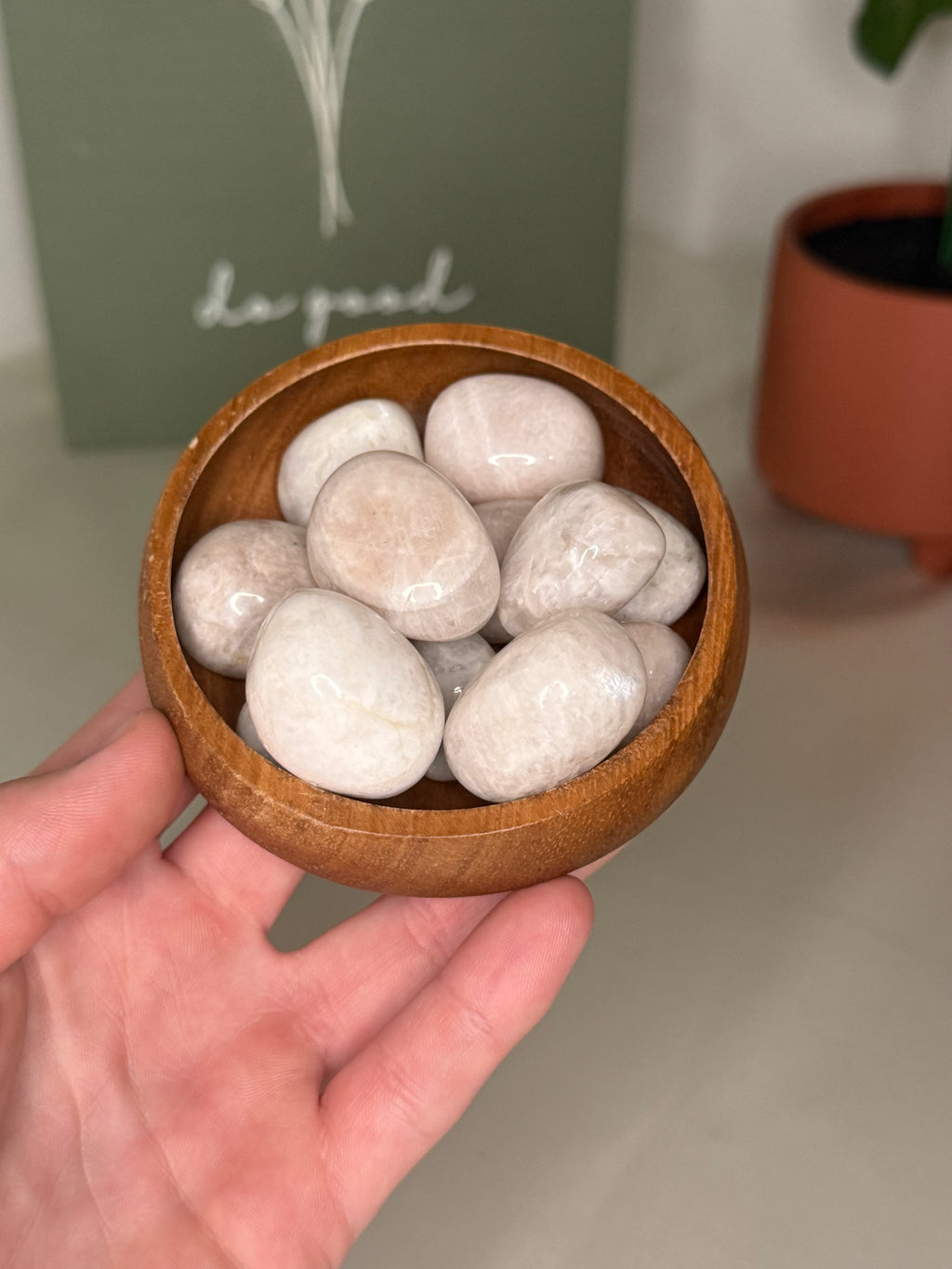White moonstone tumble