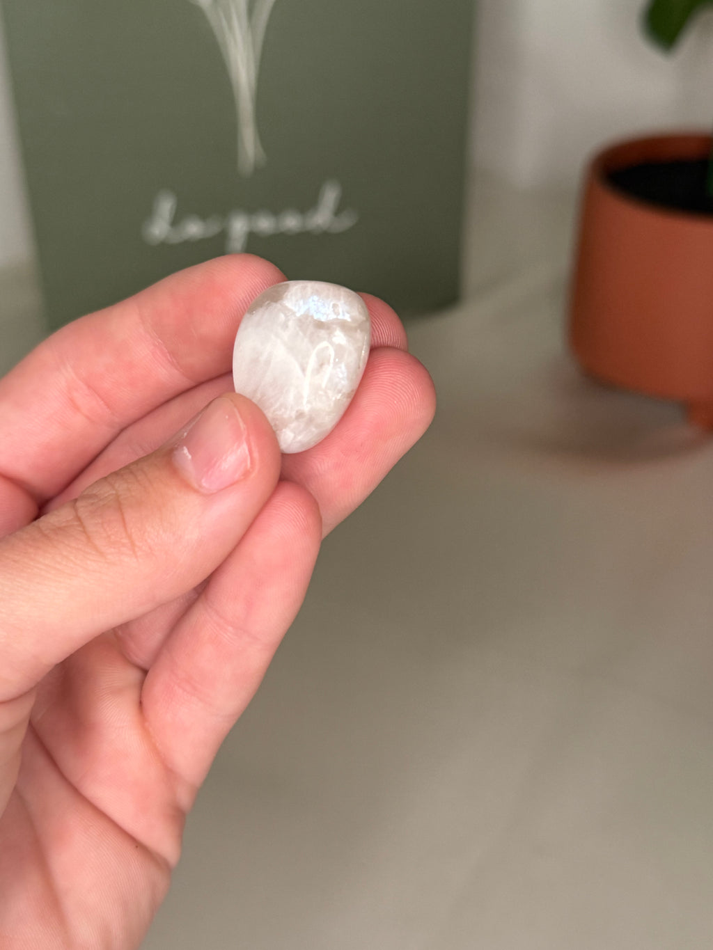 White moonstone tumble