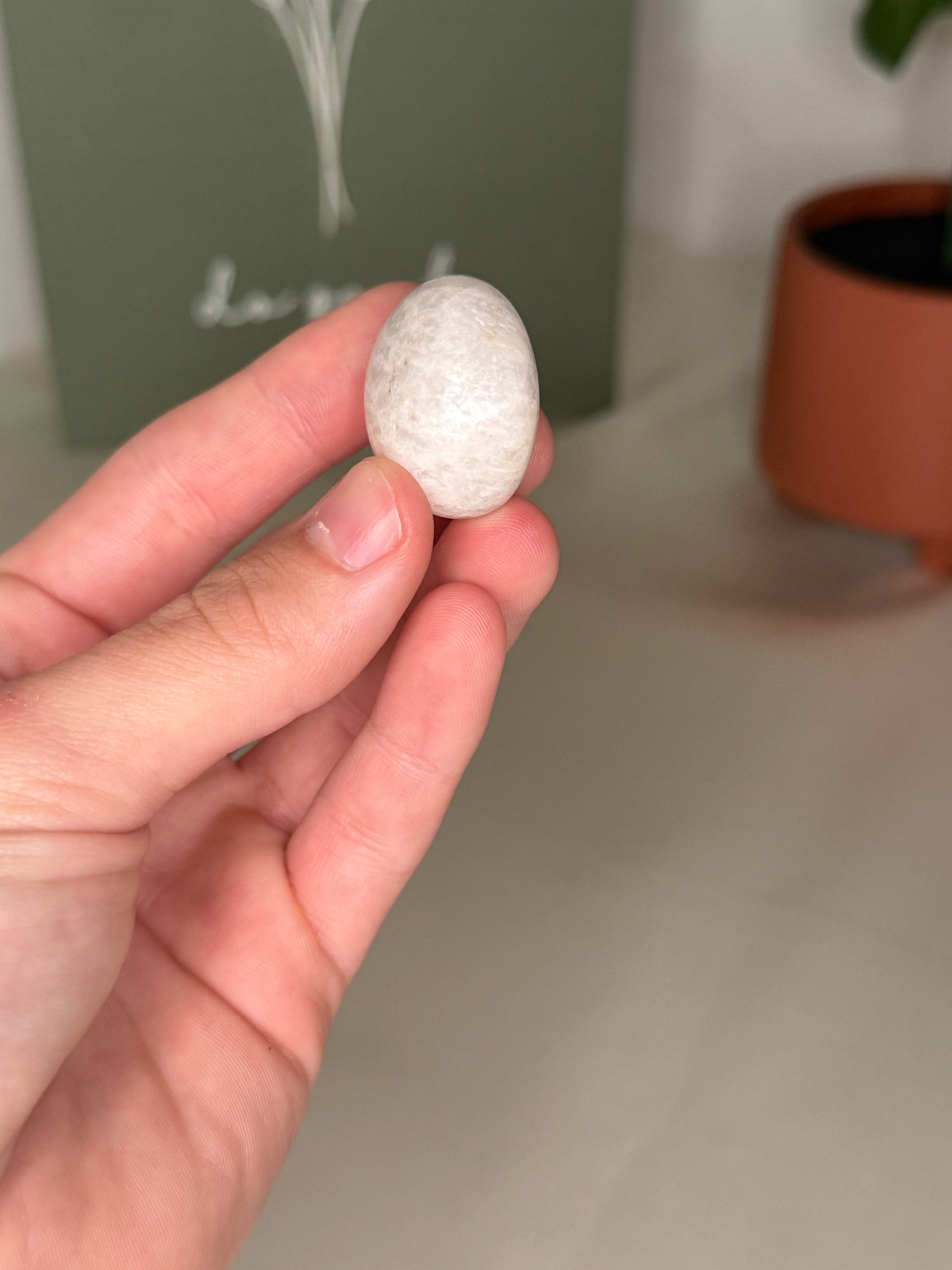 White moonstone tumble