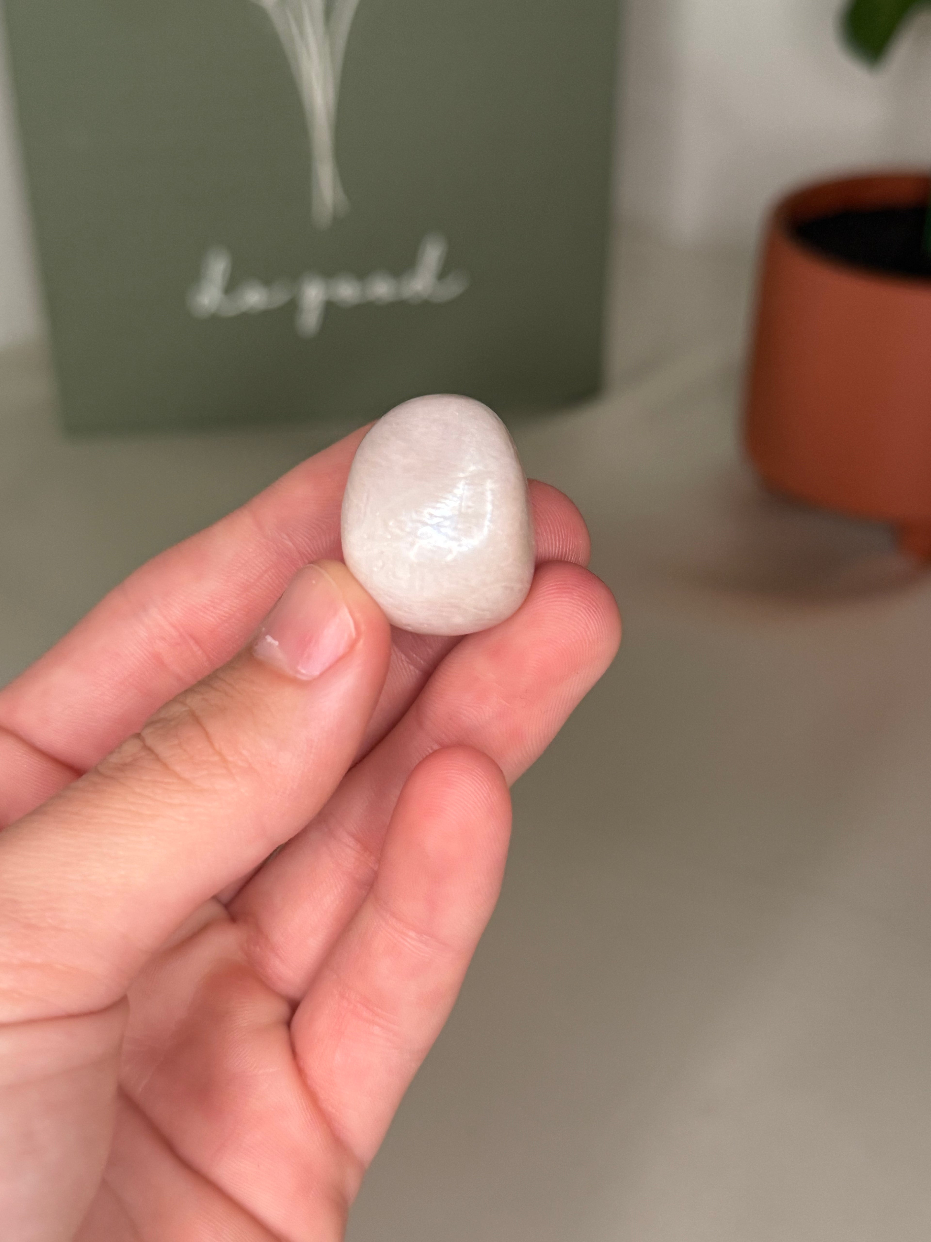 White moonstone tumble