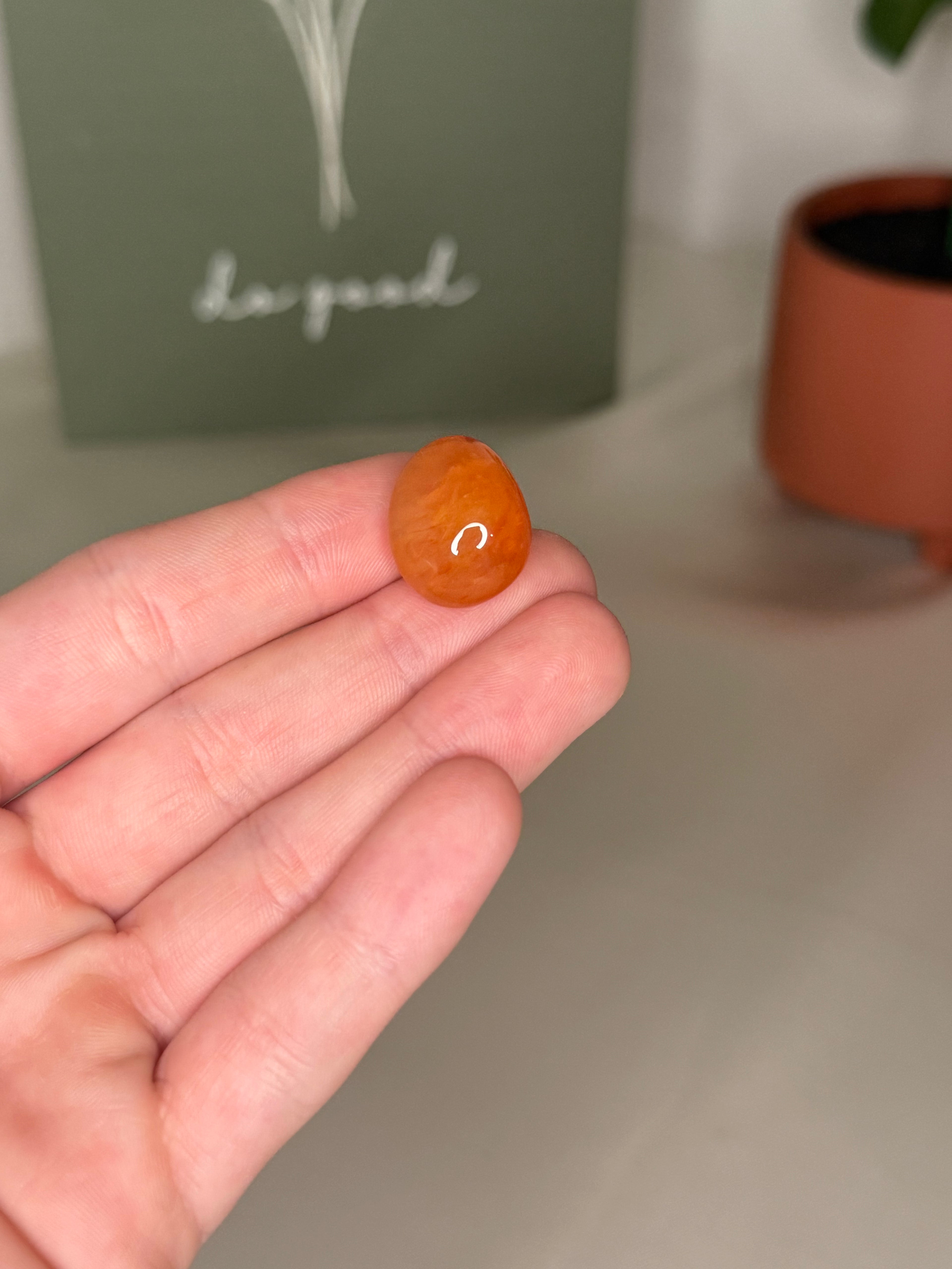 Small carnelian tumble