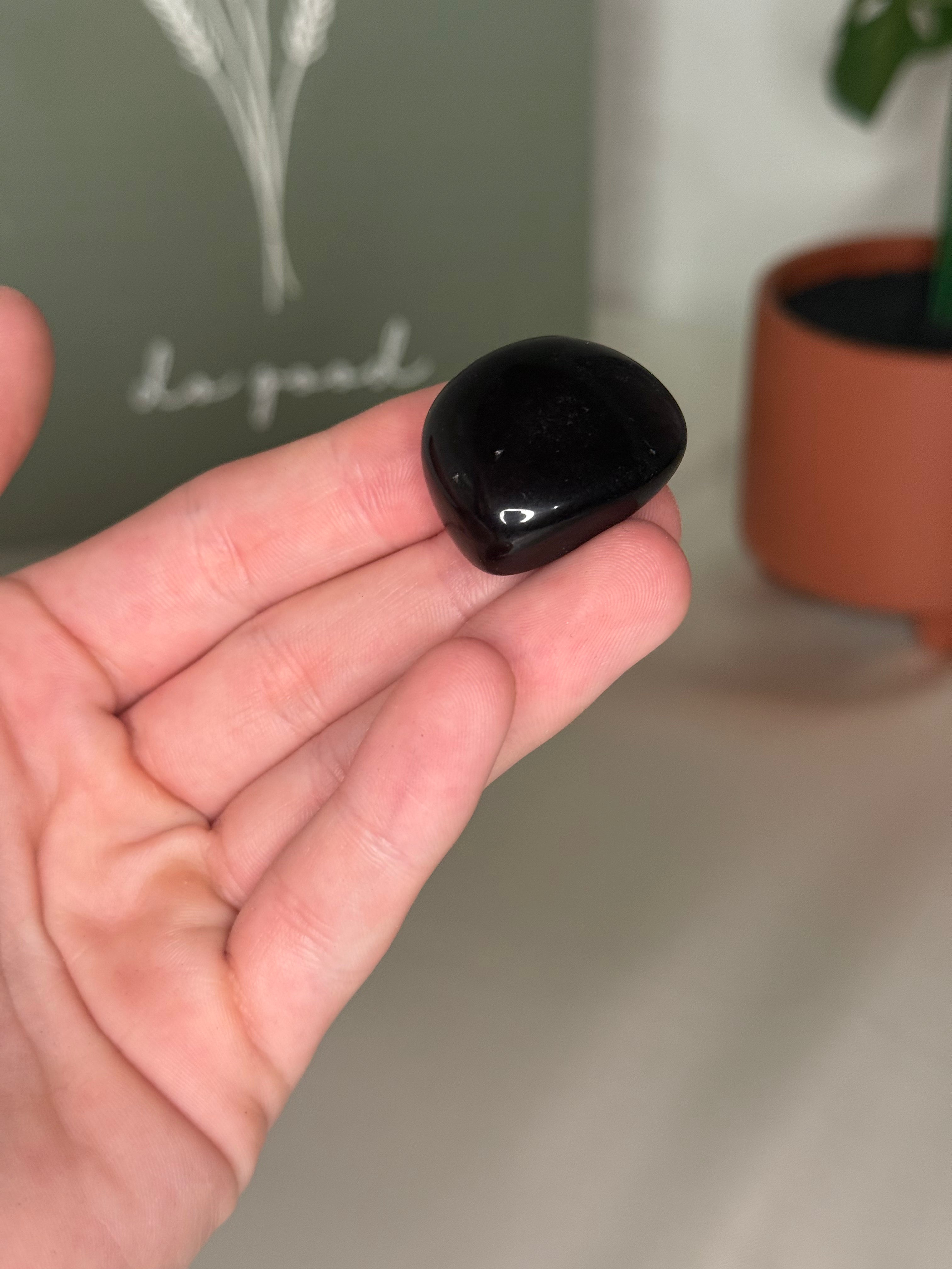 Black obsidian tumble
