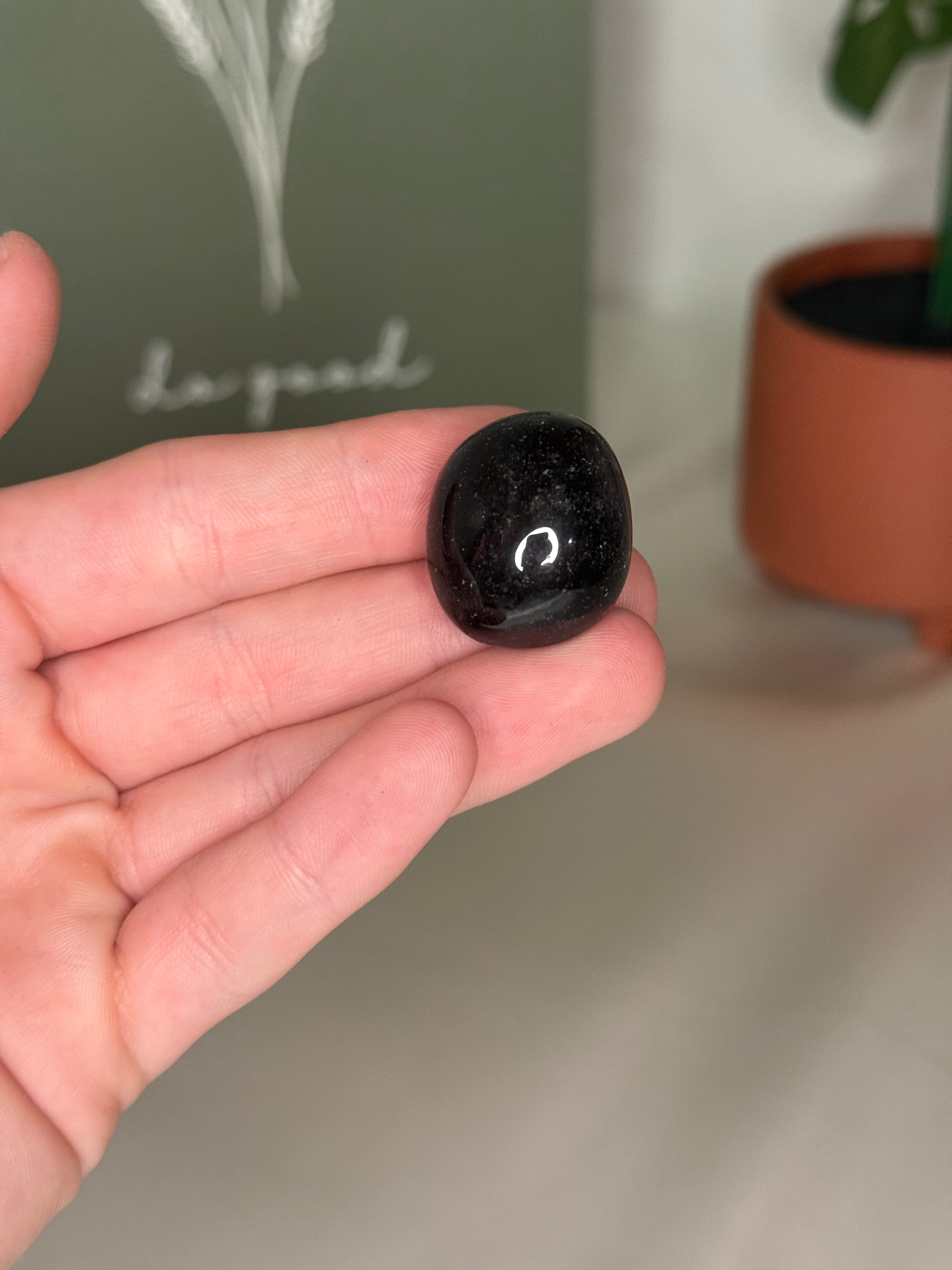Black obsidian tumble