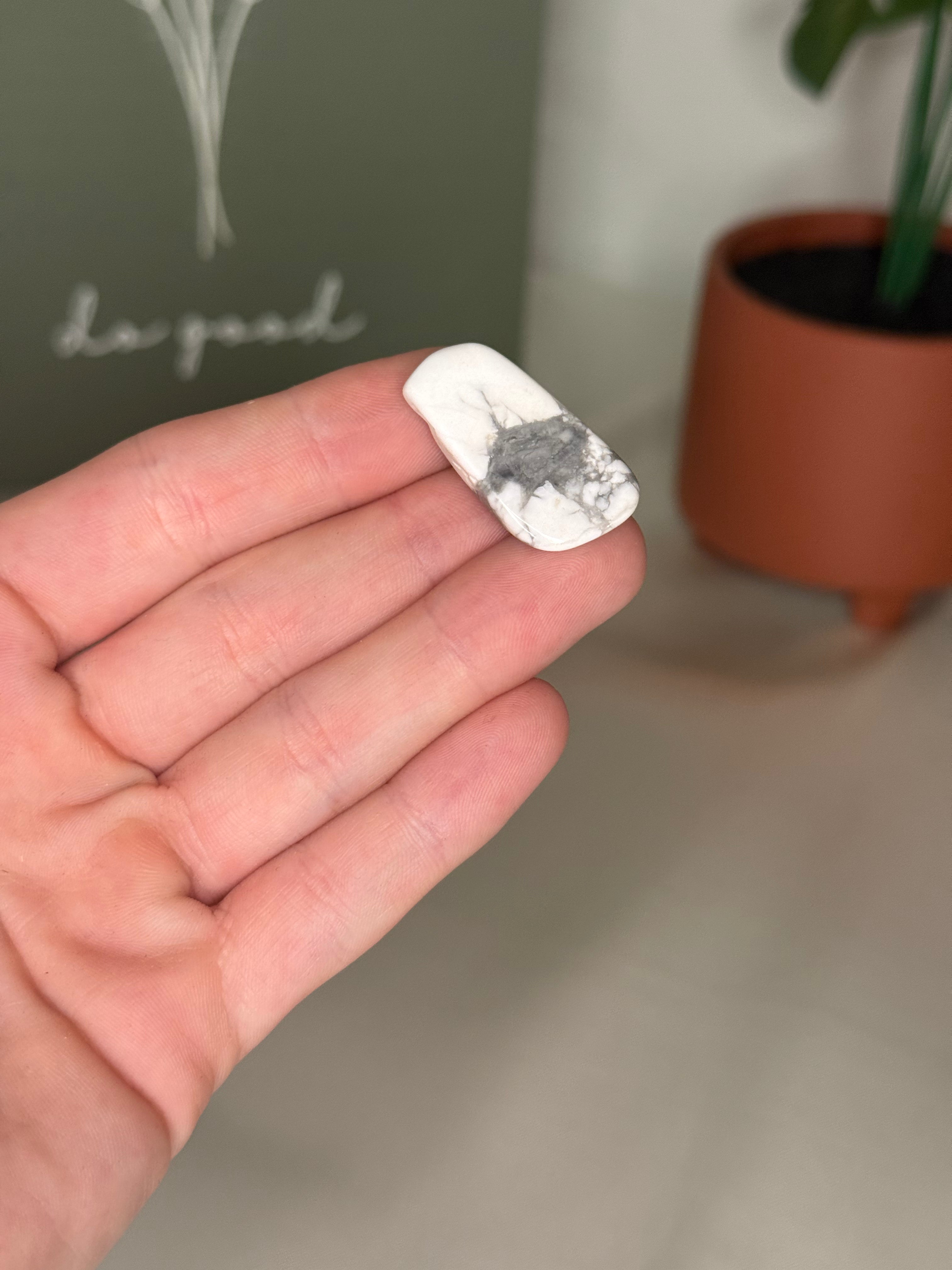Howlite tumble