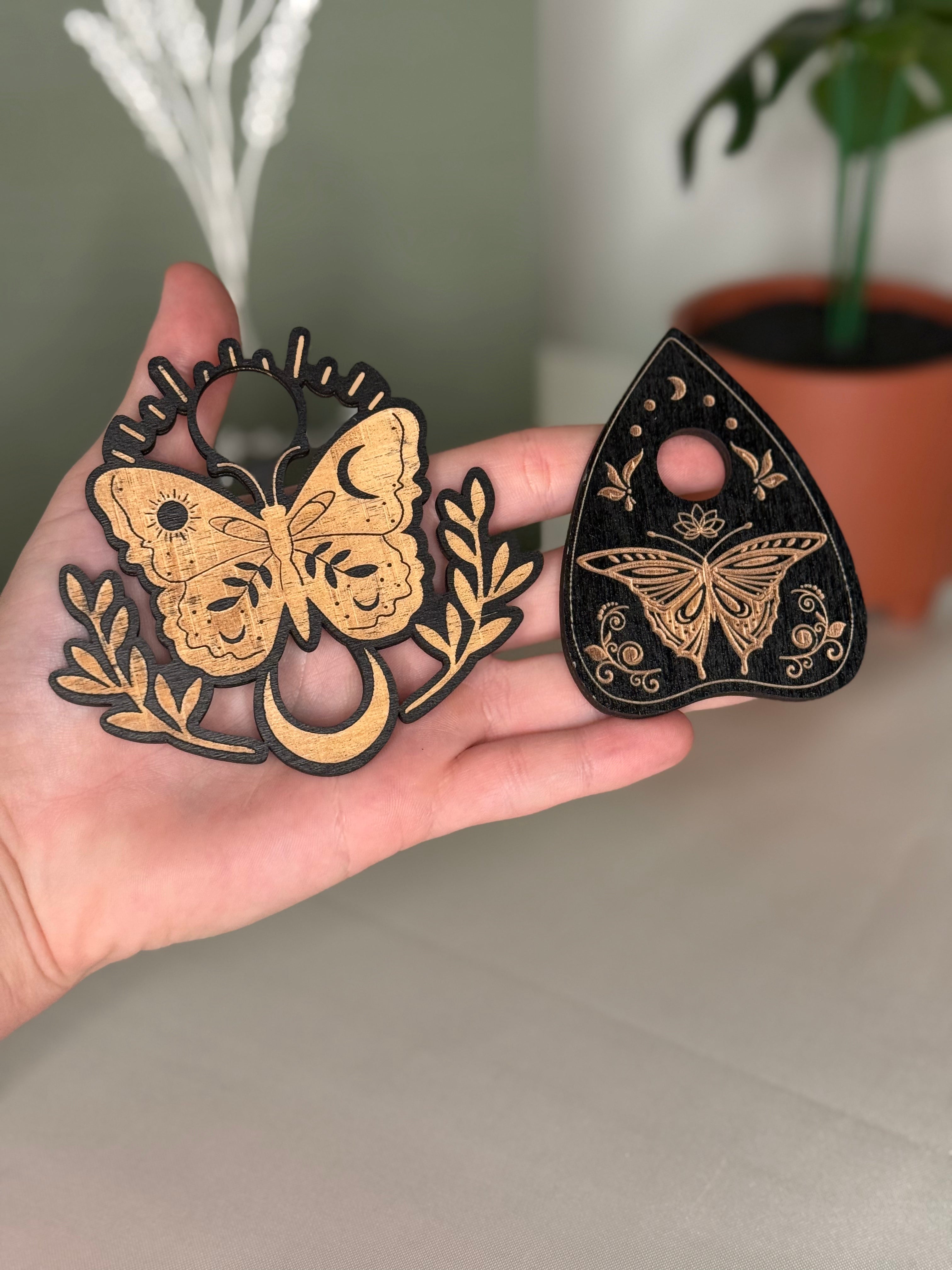 Butterfly sphere stand