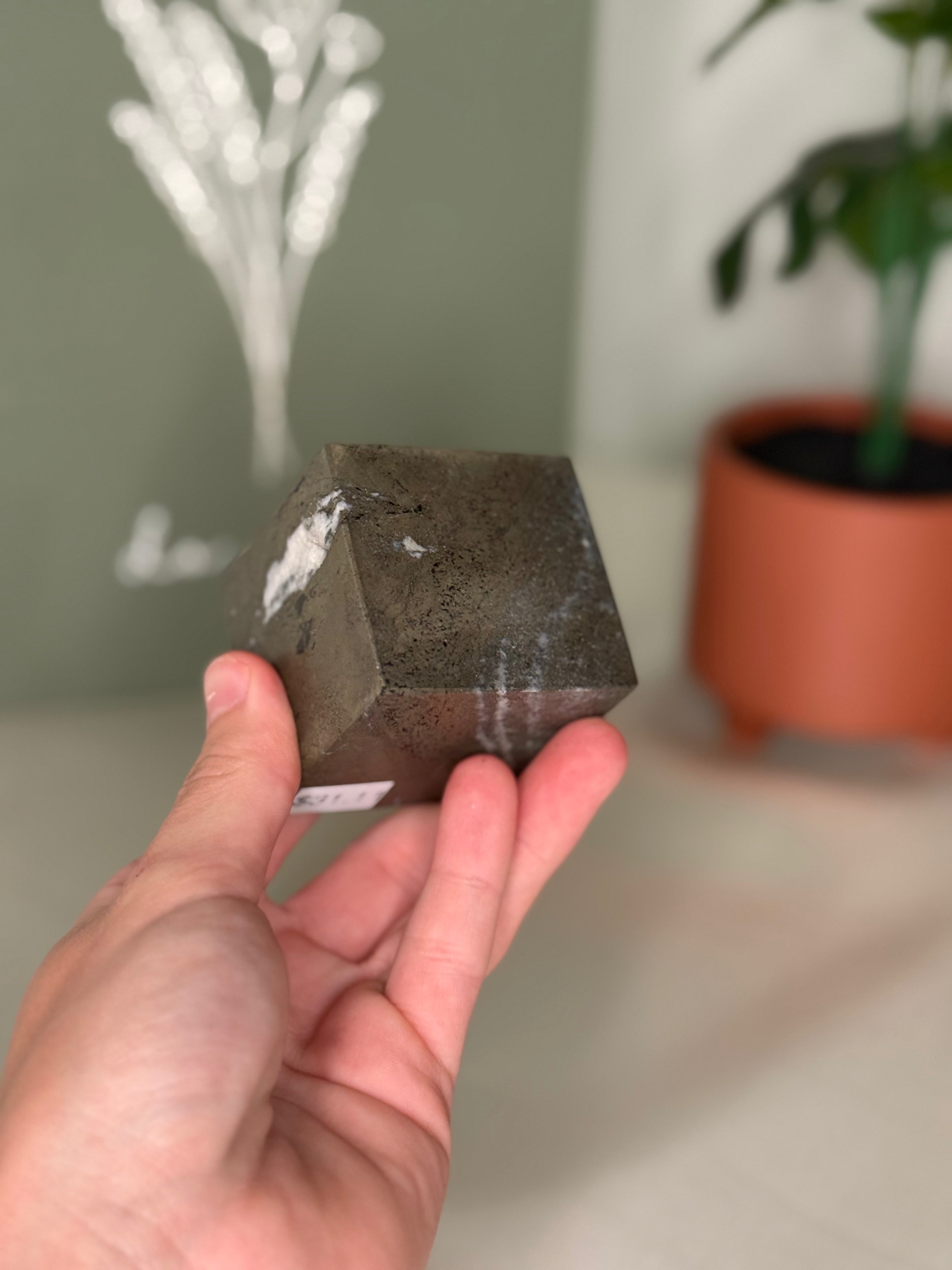 Self standing pyrite cube