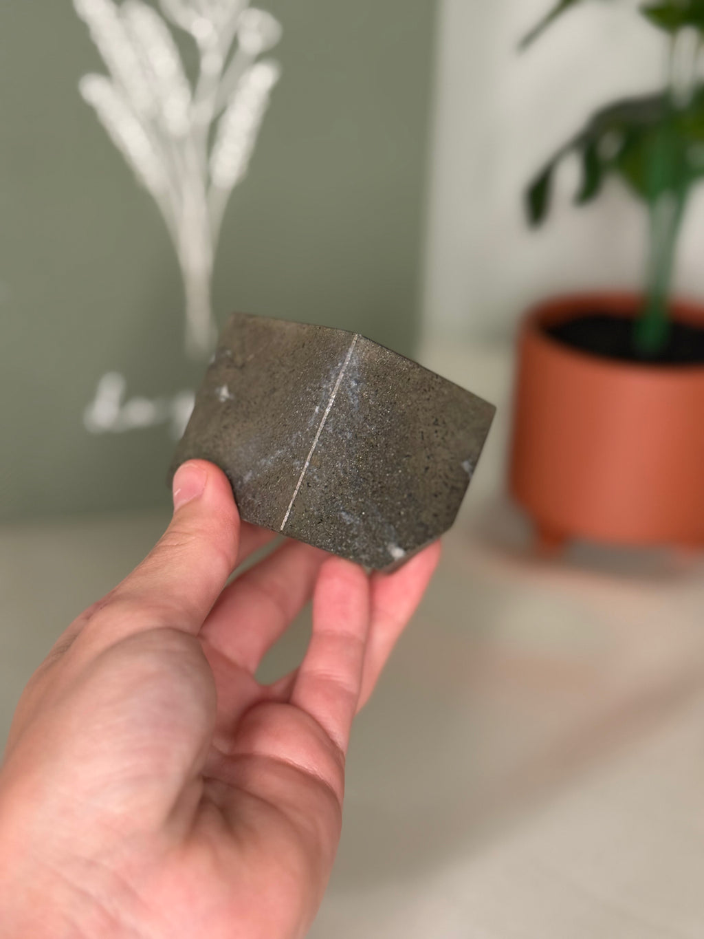 Self standing pyrite cube