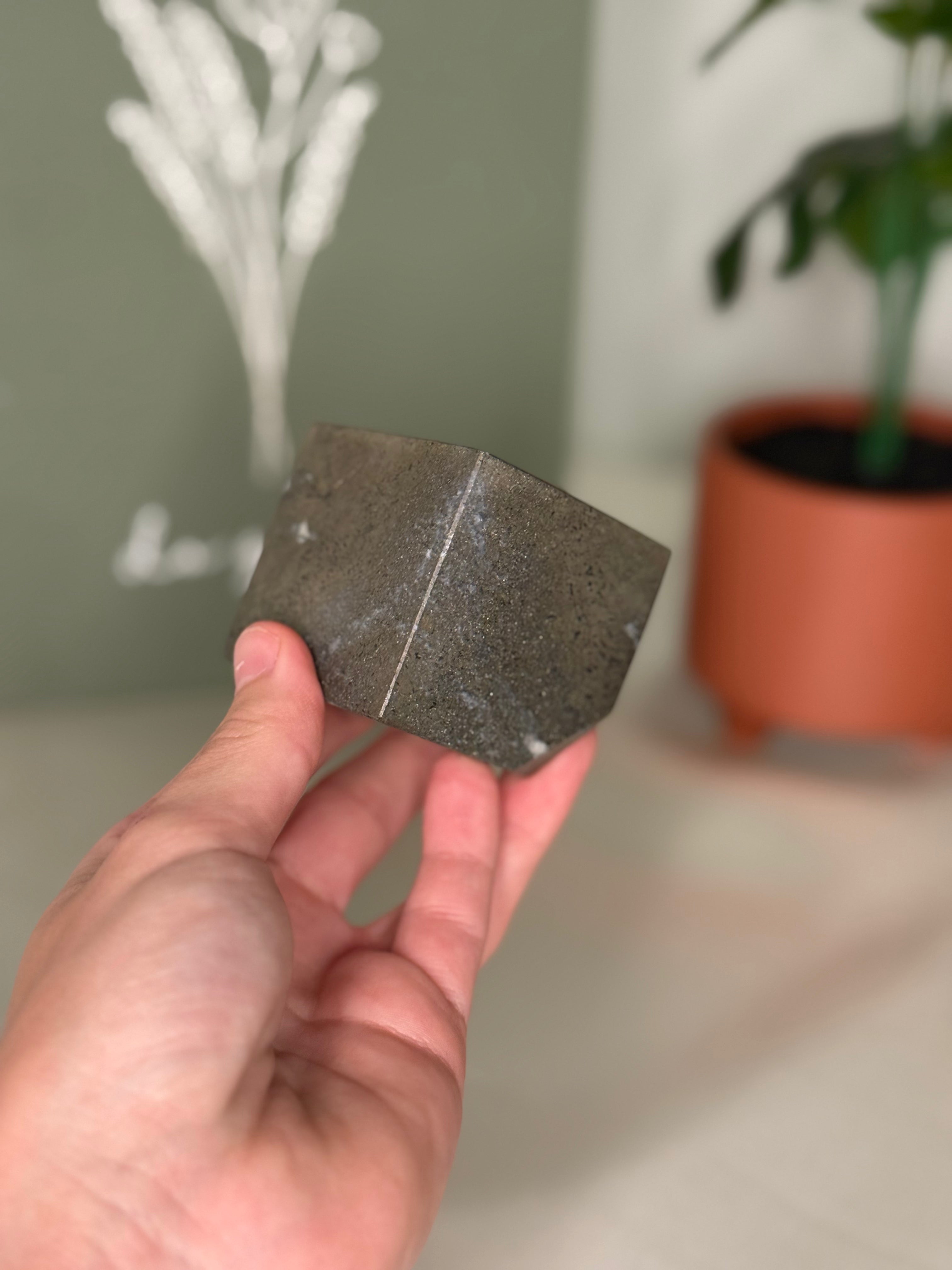 Self standing pyrite cube