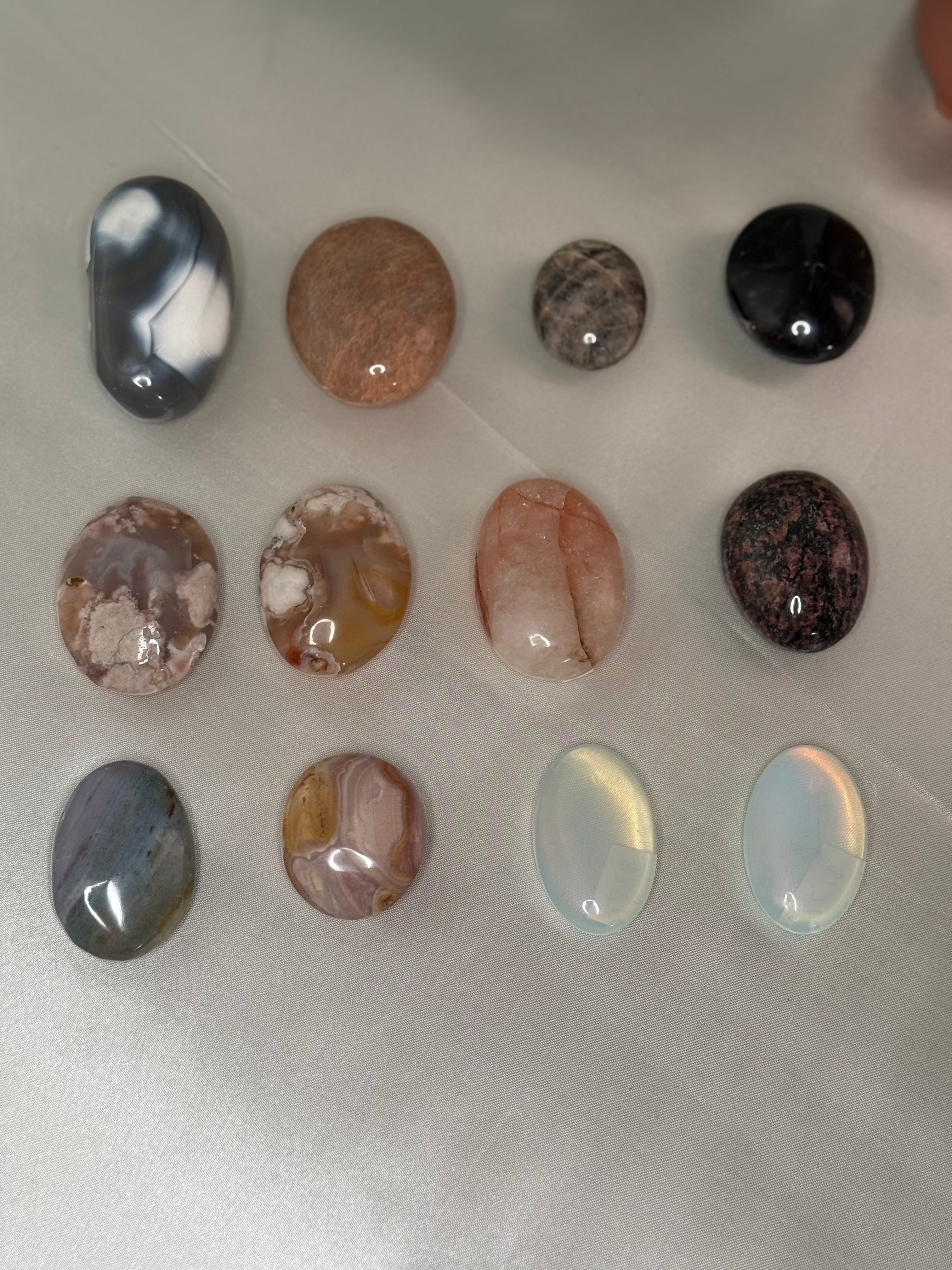 Choose your palm stone!