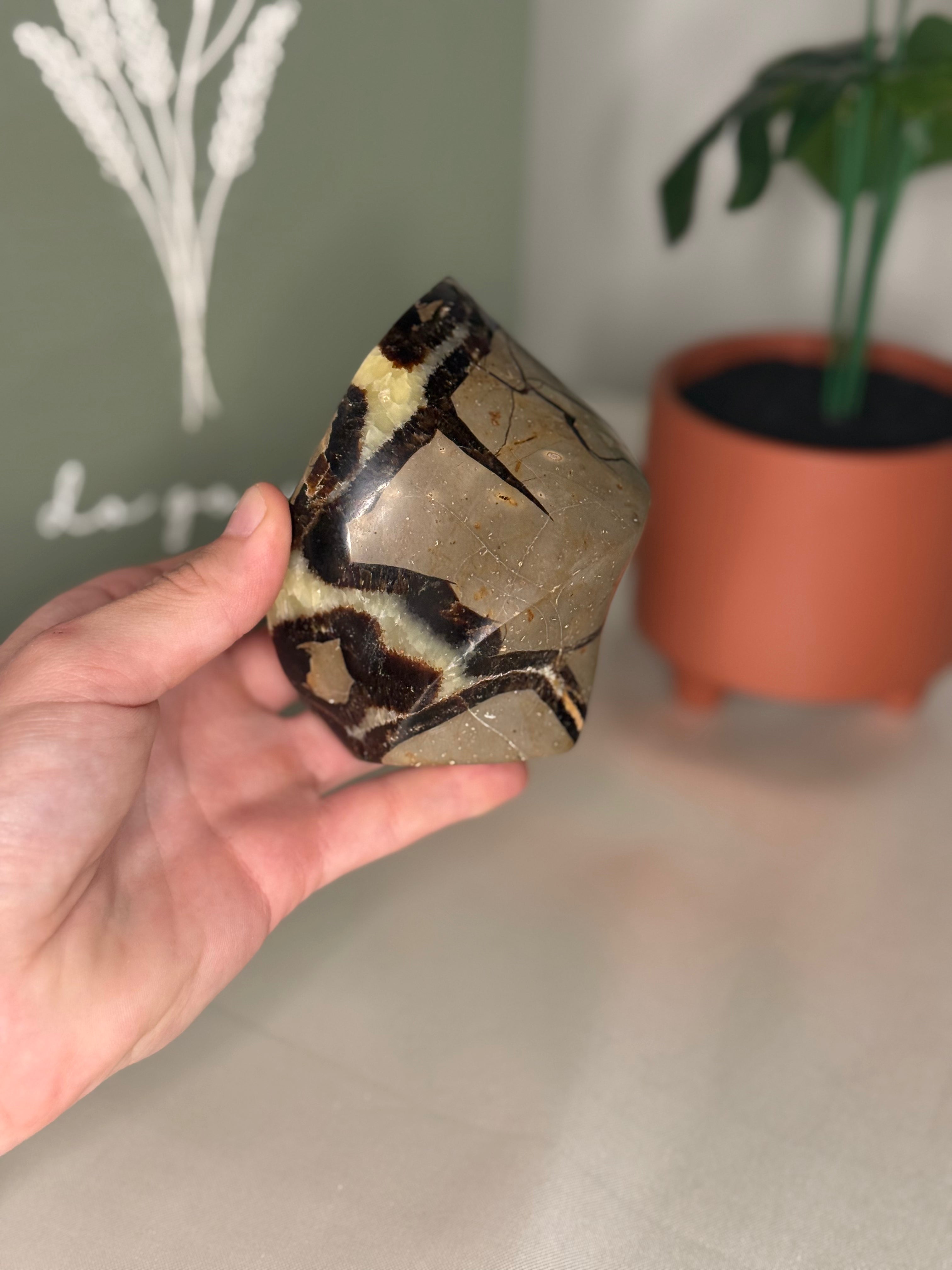 Septarian flame (uv reactive)