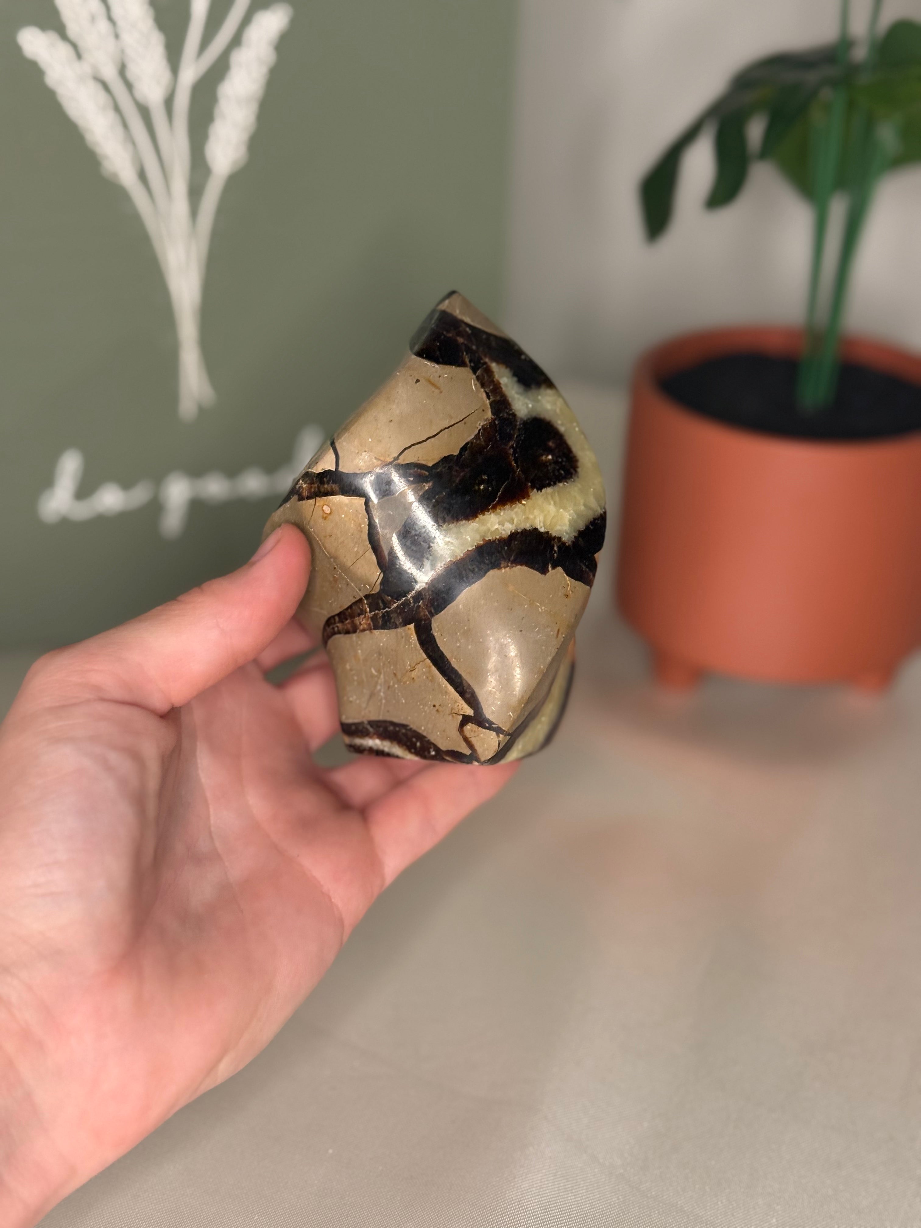 Septarian flame (uv reactive)