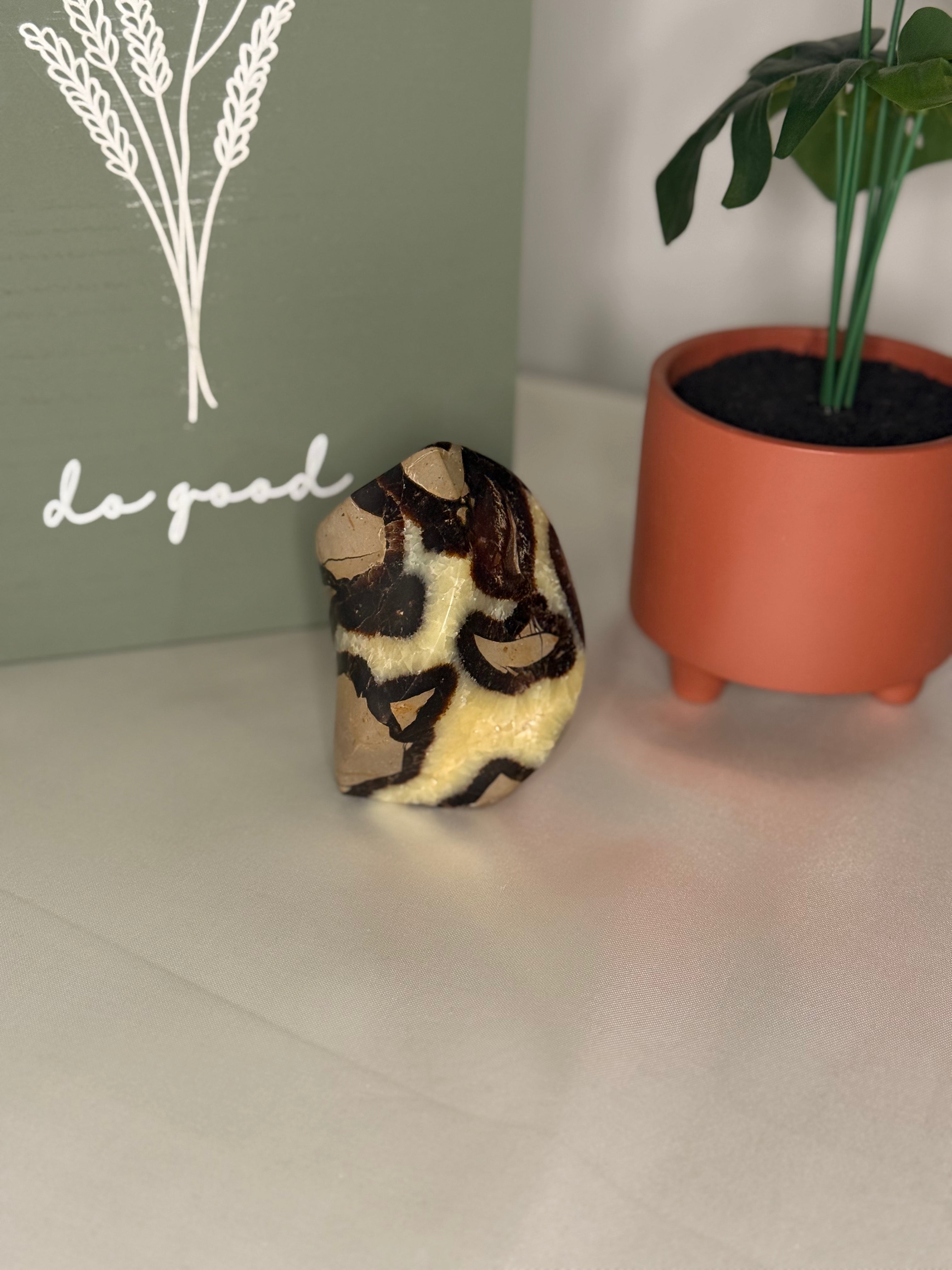 Septarian flame (uv reactive)