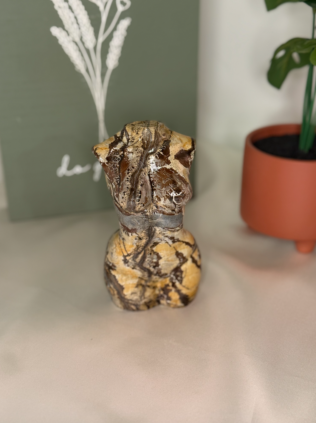Picture jasper lady body